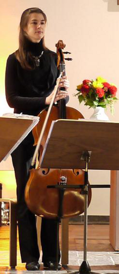 Johanna Zur (Violoncello)